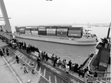 江海直达1140集装箱船“汉海1号”创多项记录