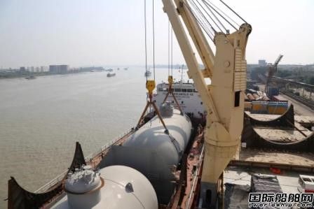 中远海运特运实现重吊船“运输+安装”LPG罐全满贯