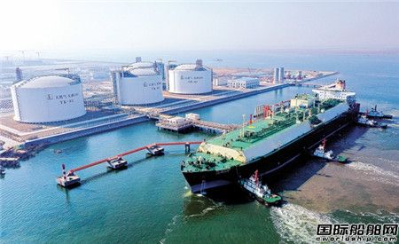 世界最大LNG船阿尔玛菲娅号成功靠泊中石化天津LNG接收站码头