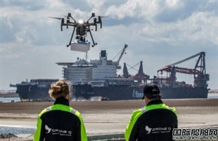 荷兰首次用无人机为全球最大船舶送货