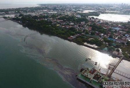 菲律宾一艘发电驳船爆炸大量燃油泄漏数百人撤离