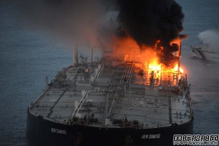 印度洋失火油轮大火扑灭后发生复燃