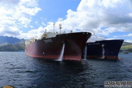 全球最大LNG船完成首次商业船对船转运