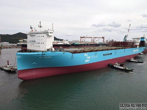首航首靠！全球最大甲醇动力集装箱船停靠宁波港